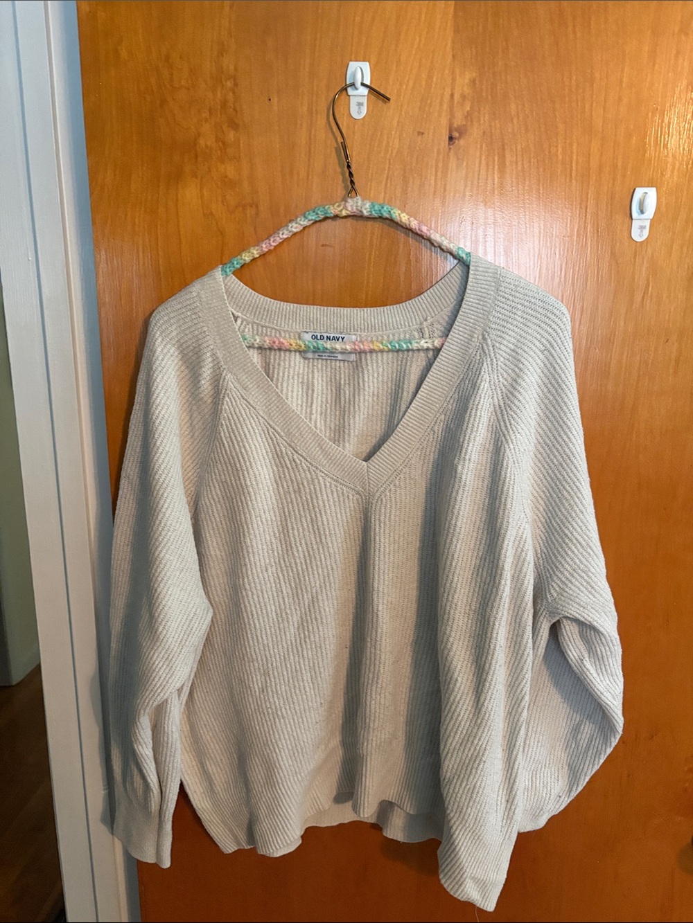 Old Navy Women's Light Cream V-Neck Ribbed Sweater